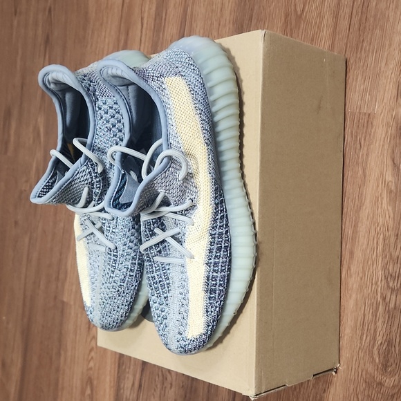 SOLD!!! Yeezy 350 V2 "Ash Blue"! ๐๐๐ - Picture 2 of 13